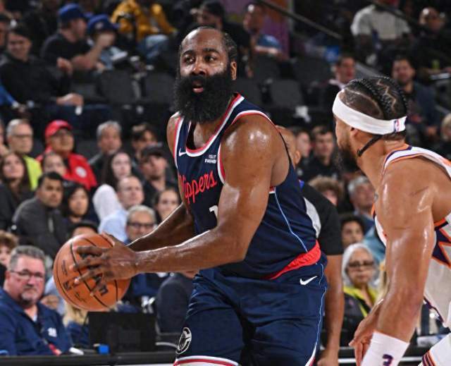 关于社区盾转会期走向成谜，洛杉矶快船篮板制胜，话题不断，阵容厚度经受考验的信息